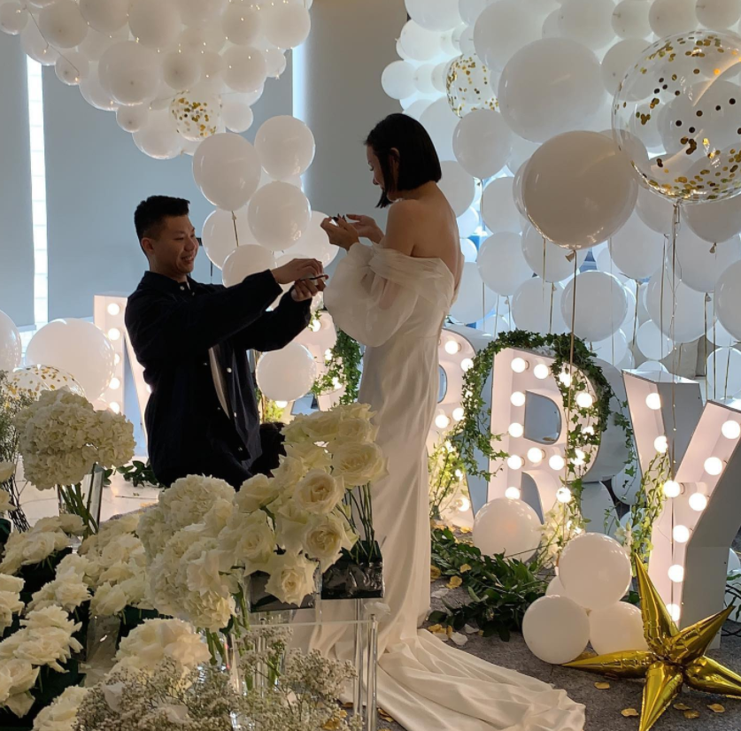 林慧莉当时真的很喜欢leow,在社交媒体不断晒二人媳妇甜蜜的合照,今年