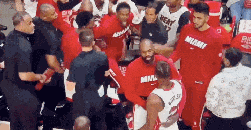 nba有哪些经久不衰的话题（又内讧了！第几次了？还没夺冠，就飘了啊）