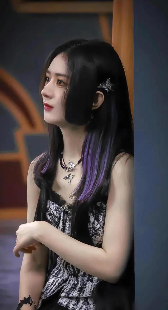 女星赵丽颖—巧笑嫣然，淡妆点缀，瓷肌红唇，漂亮的不像话