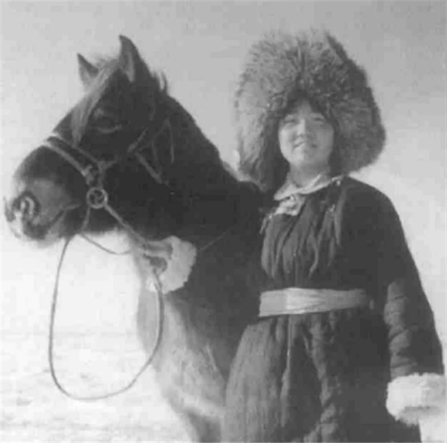 周总理对侄女说：能不能找个蒙古小伙啊？结果周秉建扎根蒙古26年