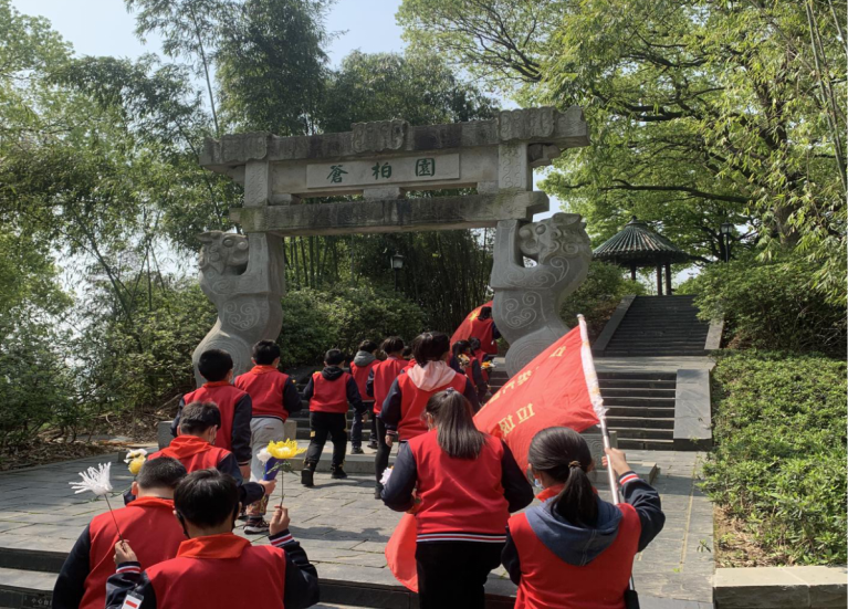 武漢市東湖小學(xué)：緬懷先烈慎終追遠(yuǎn)，生態(tài)清明少年先行