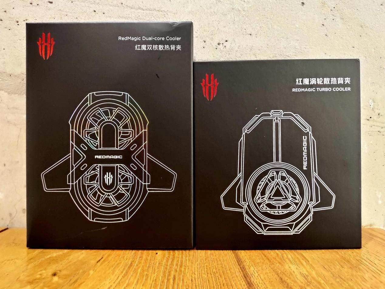 新旧两款对比，新红魔涡轮散热背夹效果更冷、更酷炫