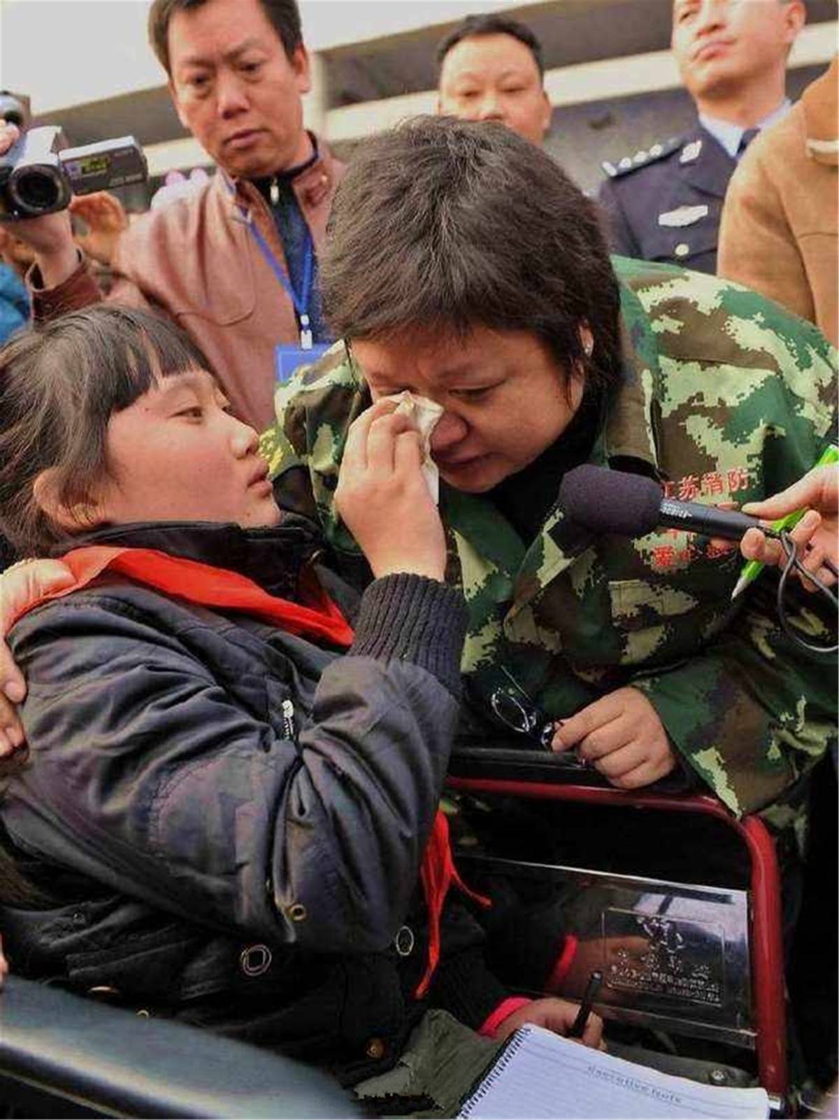 官方打脸!韩红被实名举报私吞5亿善款,究竟动了谁的"蛋糕"?