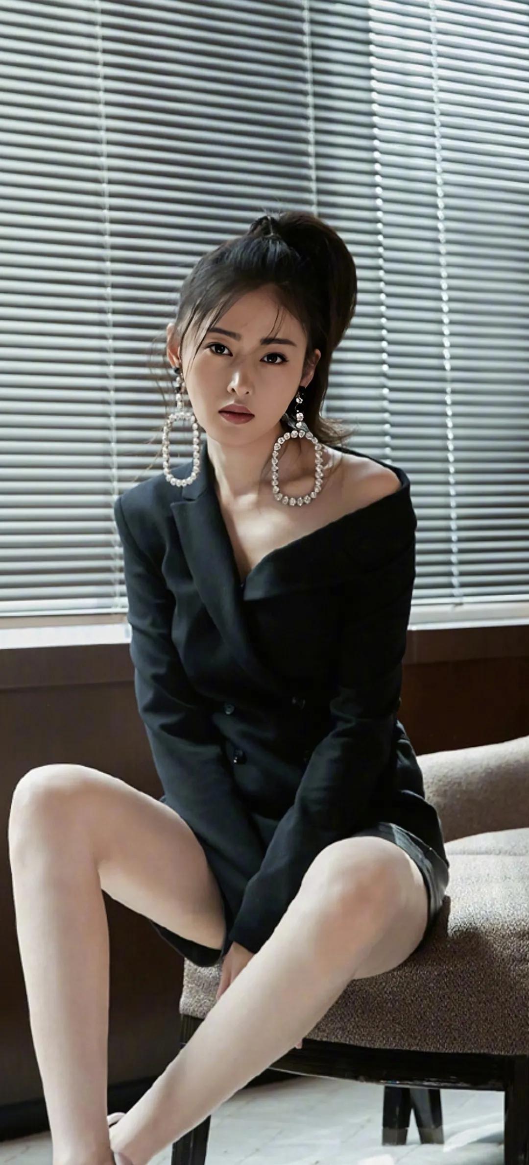 《雪中悍刀行》胭脂榜第一美人,南宫仆射扮演者张天爱性感美图