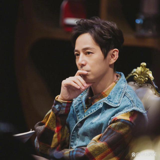 何炅曾因解救女生被酒鬼揍，自曝平时很胆小，但见不得别人打女人