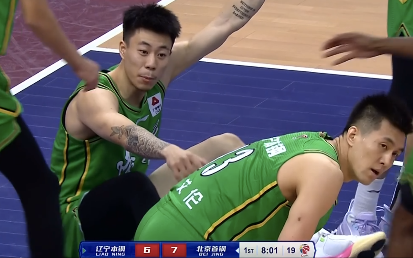 為什么有些cba比賽沒解說（遼京大戰(zhàn)惹爭議！CBA官方轉(zhuǎn)播連出2大鬧劇遭吐槽，這也太不專業(yè)了）