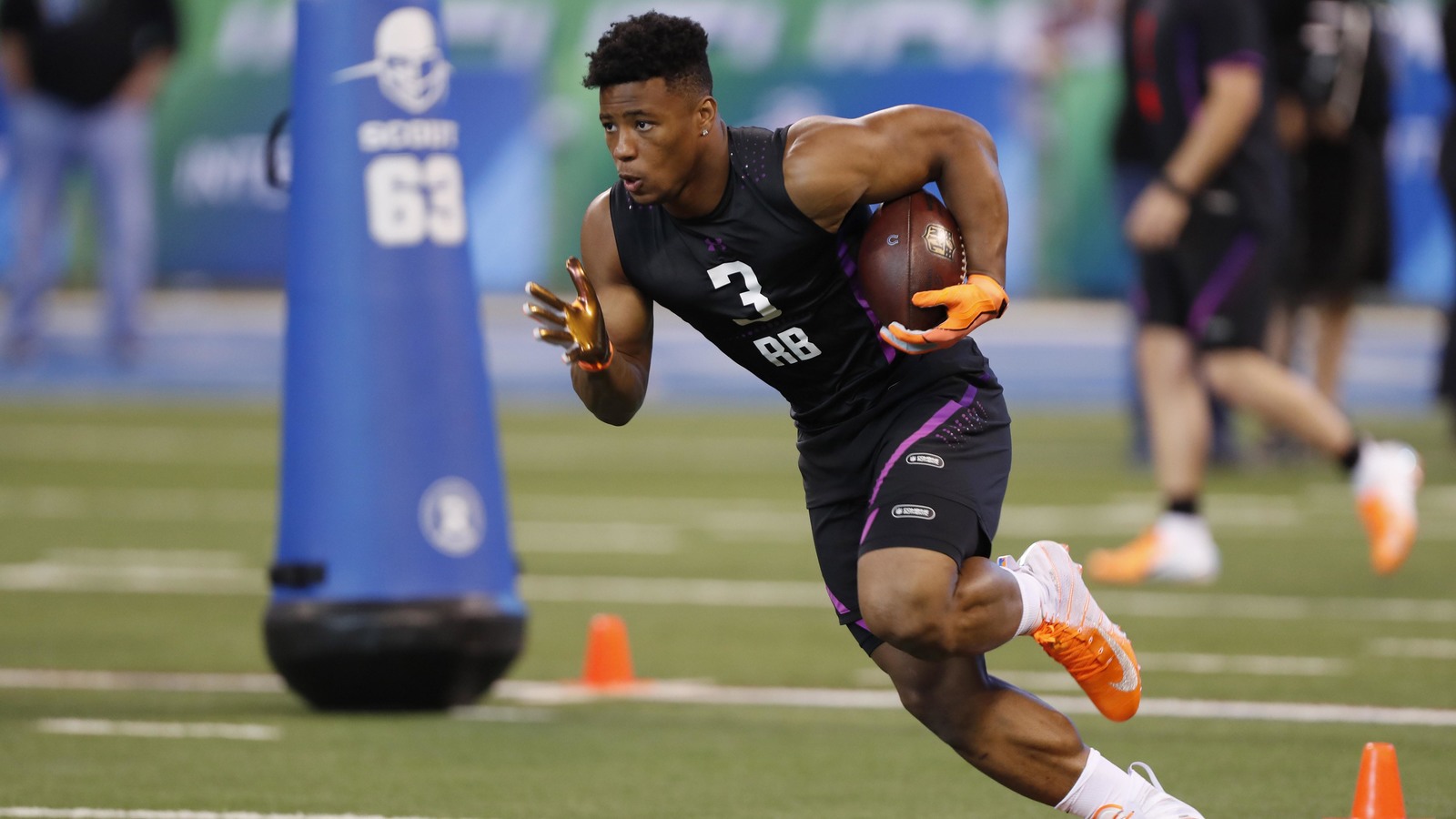 橄榄球最强(美式橄榄球史上最强的24名nfl球员,卧推水平是多少?(上))