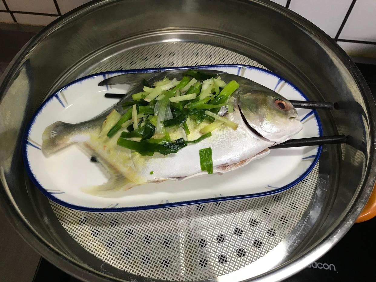 图片[8]-【清蒸金鲳鱼】做法步骤图 肉多刺少 孩子吃补钙补铁头脑好-起舞食谱网