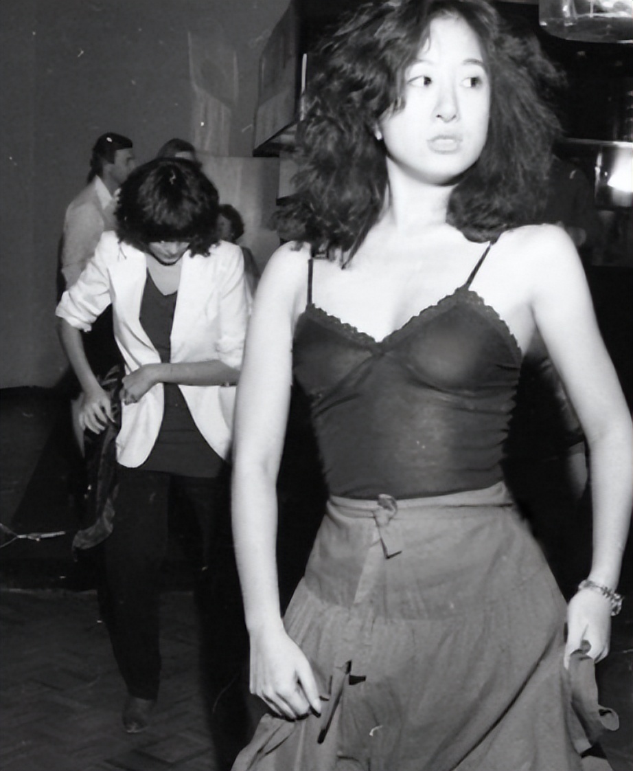 72岁王薇薇依旧女王范：和小36岁花滑王子分手后，财富自由她都有