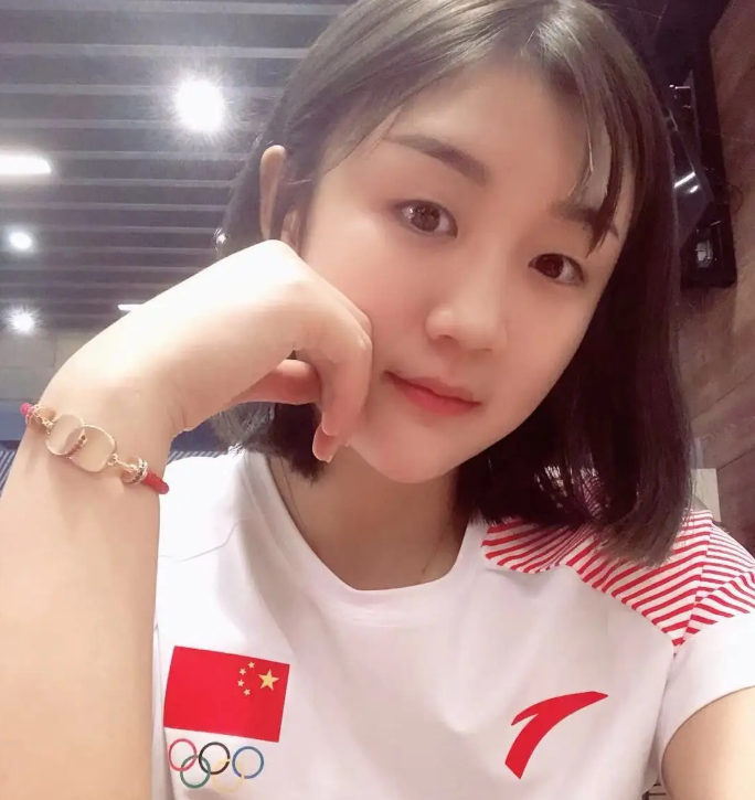 直拍横打的正确握拍方法（乒乓球横拍直拍有何区别？握拍决定打法，规则和局限让直拍低迷）