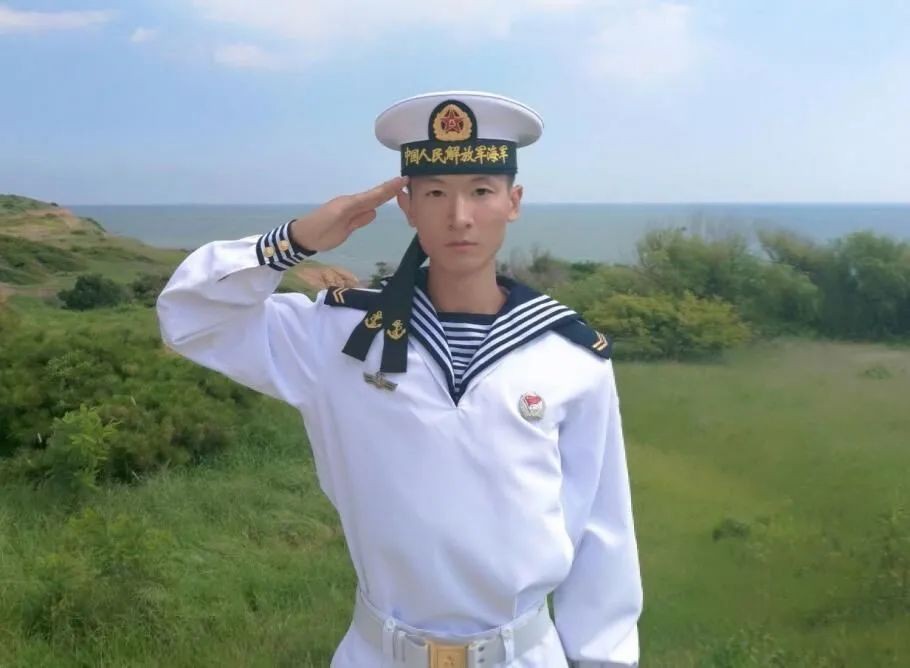 出生军人家庭，湖北娃服役海军，拿下新训第一名，退役后考研名校