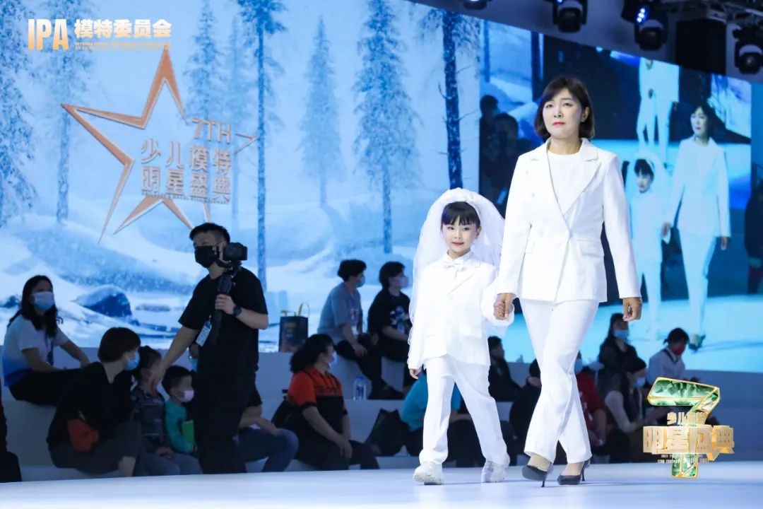 2022第七届少儿模特明星盛典 代言人李斯霞 T台风采展示