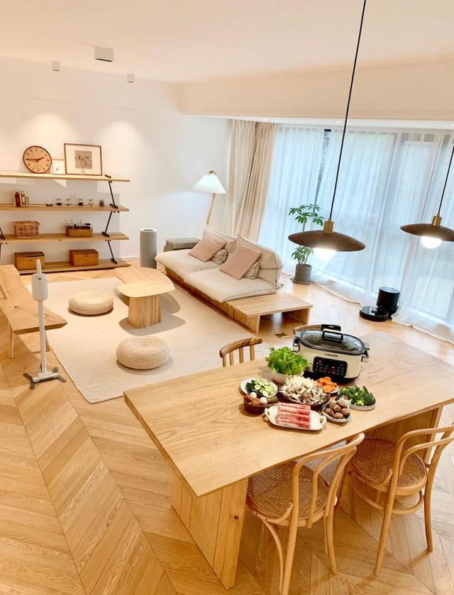 诚心建议：再买房一定买“横厅”户型，学她家装成中古风，超有品