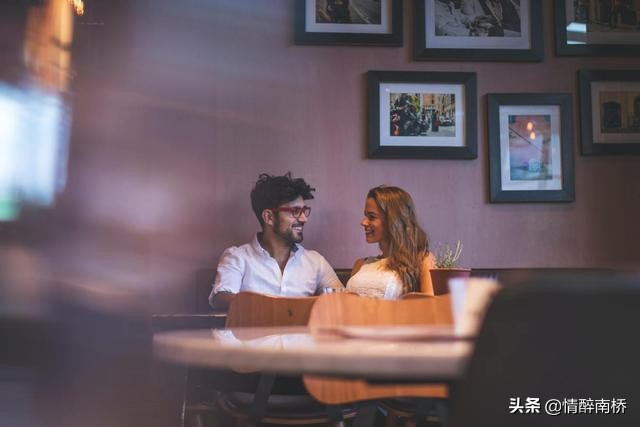 节日女生应该送男朋友礼物吗（偶尔送女朋友一份小礼物）