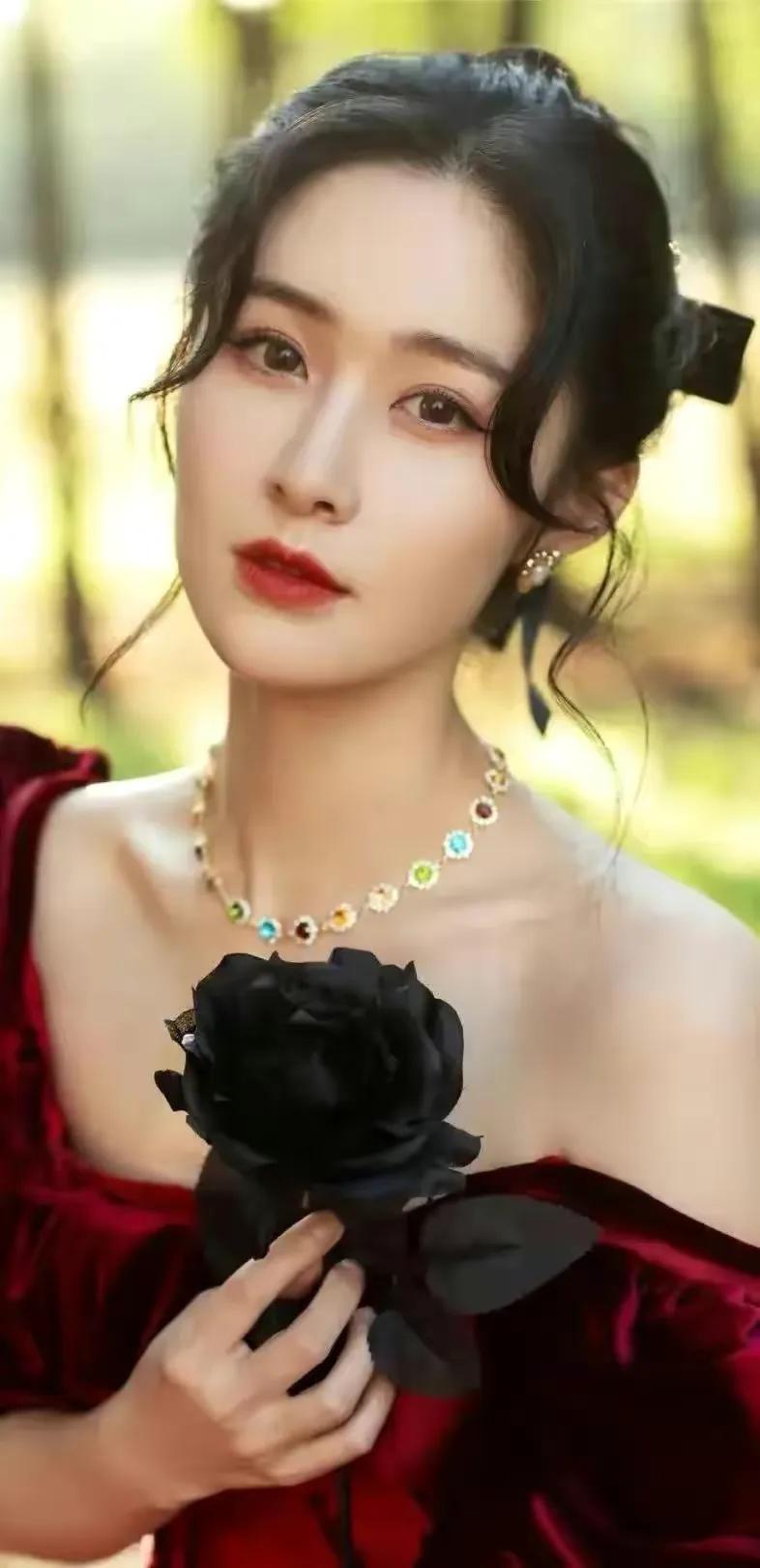 梁田｜湖南卫视主持人｜美图壁纸高清写真