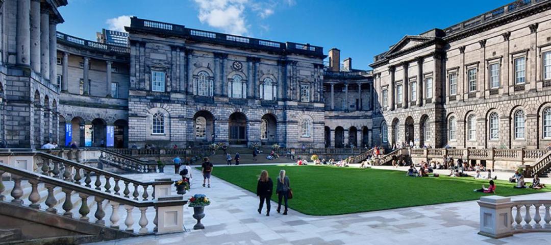 爱丁堡大学名列全英第9名;在2018年英国卫报就业率排名中,爱丁堡大学
