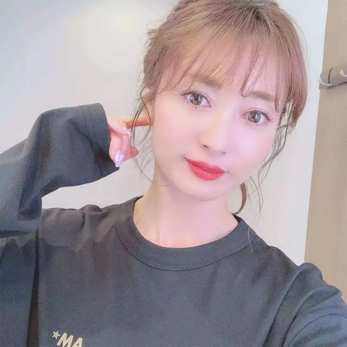 41岁日本艺人新山千春被爆恋情 与圈外小鲜肉交往三年已经半同居 天天看点