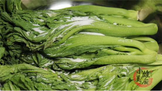 揭秘：妈妈用了30年的腌盐菜方法，老一辈传的手艺，放一年不坏