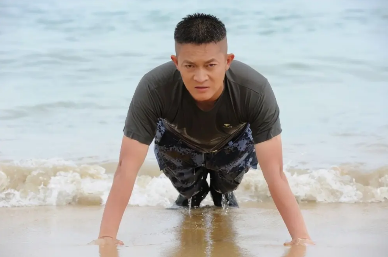 经典军旅剧《火蓝刀锋》：12位让人印象最深刻的角色