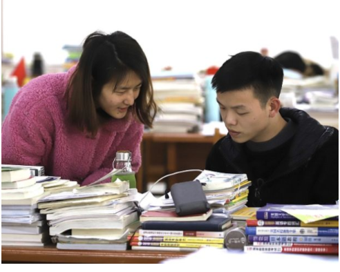 教师行业迎来变革，学历将要有新的要求，部分老师或要面临失业