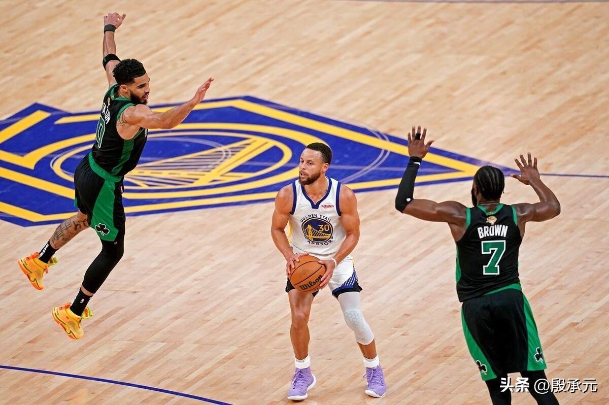 nba中哪些球星3分准(季后赛关键时刻三分球比库里还准！两届FMVP绝非浪得虚名)