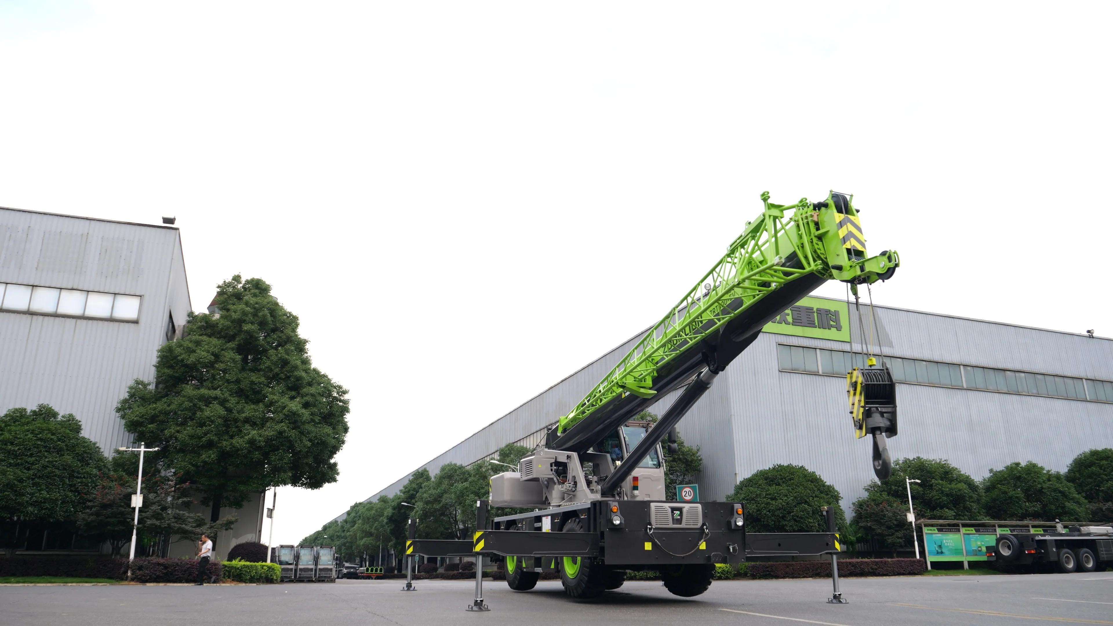 又创世界纪录！中联重科发布全球首台纯电动越野轮胎起重机