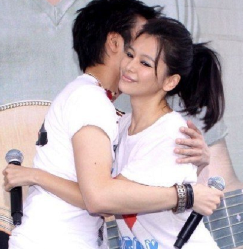 李靓蕾曝王力宏出轨已婚女星，账号关注早有暗示，没和徐若瑄互关