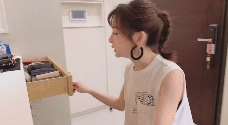 王心凌7位数名表上热搜，台北上亿豪宅首曝光，姐不是白红的