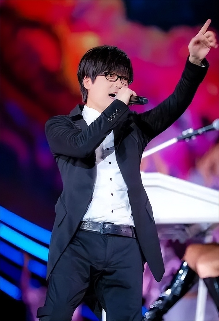 离婚4年,再看玖月奇迹王小玮和王小海的处境,夫妻差距一目了然