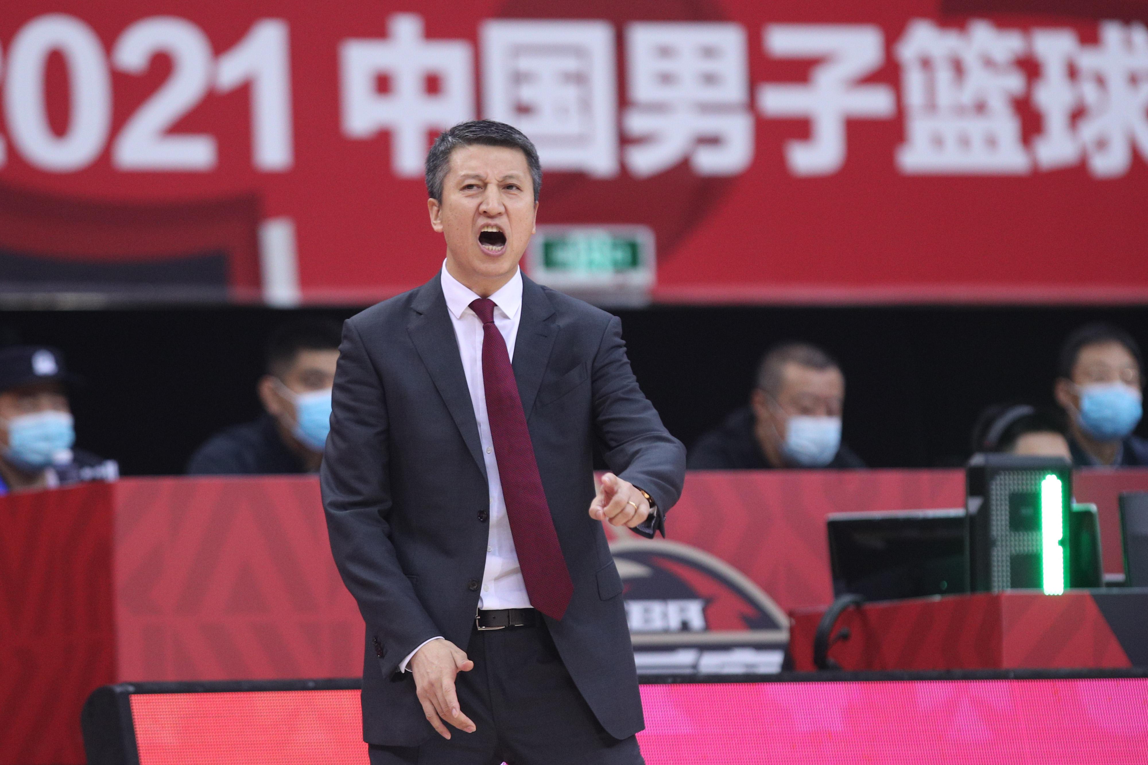 98年辽宁足球队主教练(辽宁男篮功勋主帅郭士强,十六年执教生涯,改变