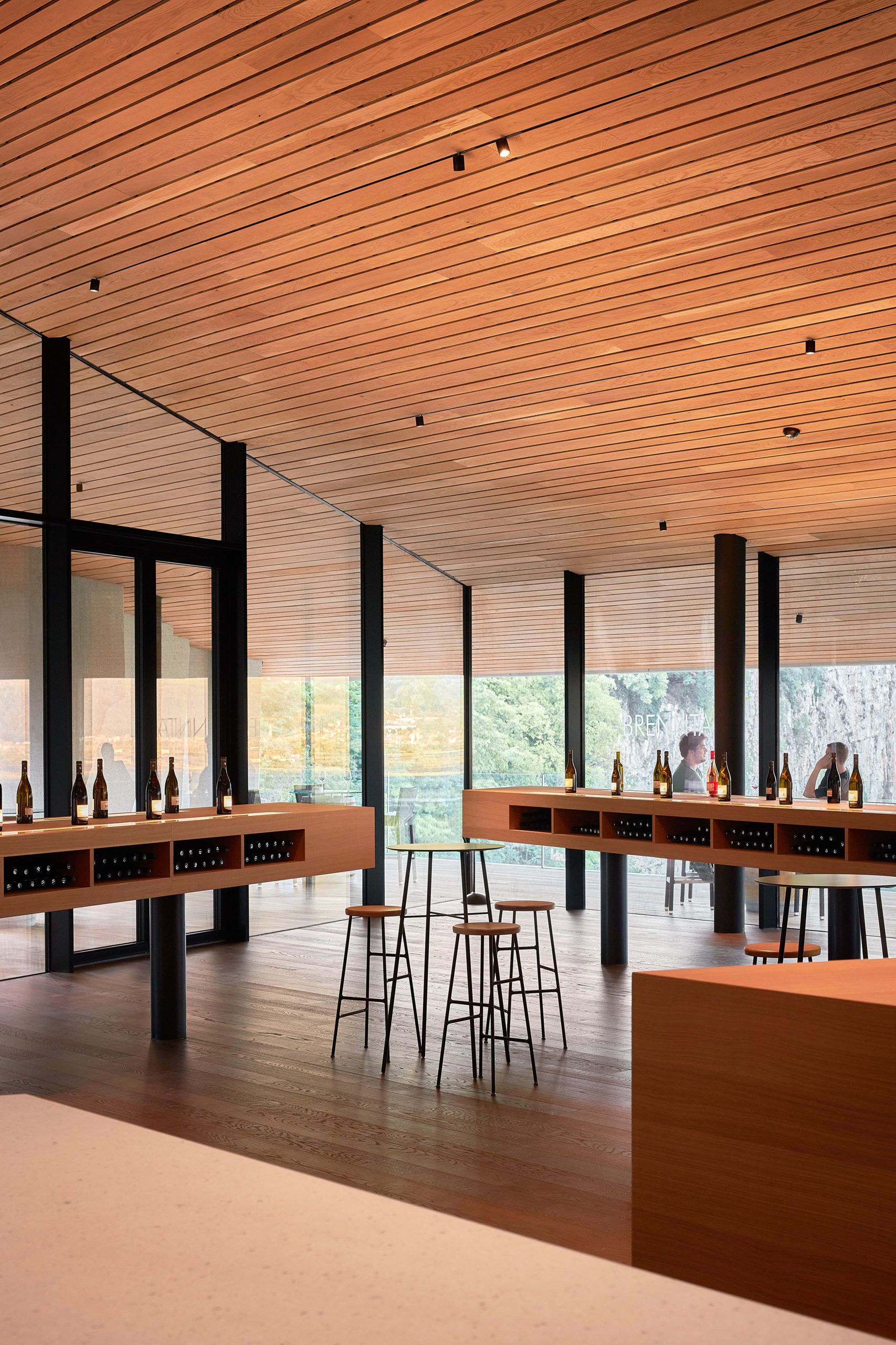 帮助酒香走出酒巷的酒庄建筑