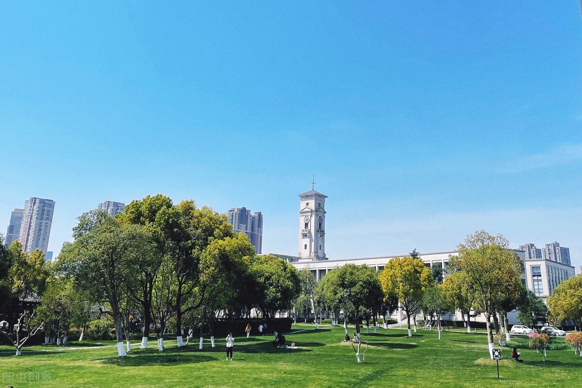 这4所大学，虽然学费高，但能为学生提供的资源极多，物超所值