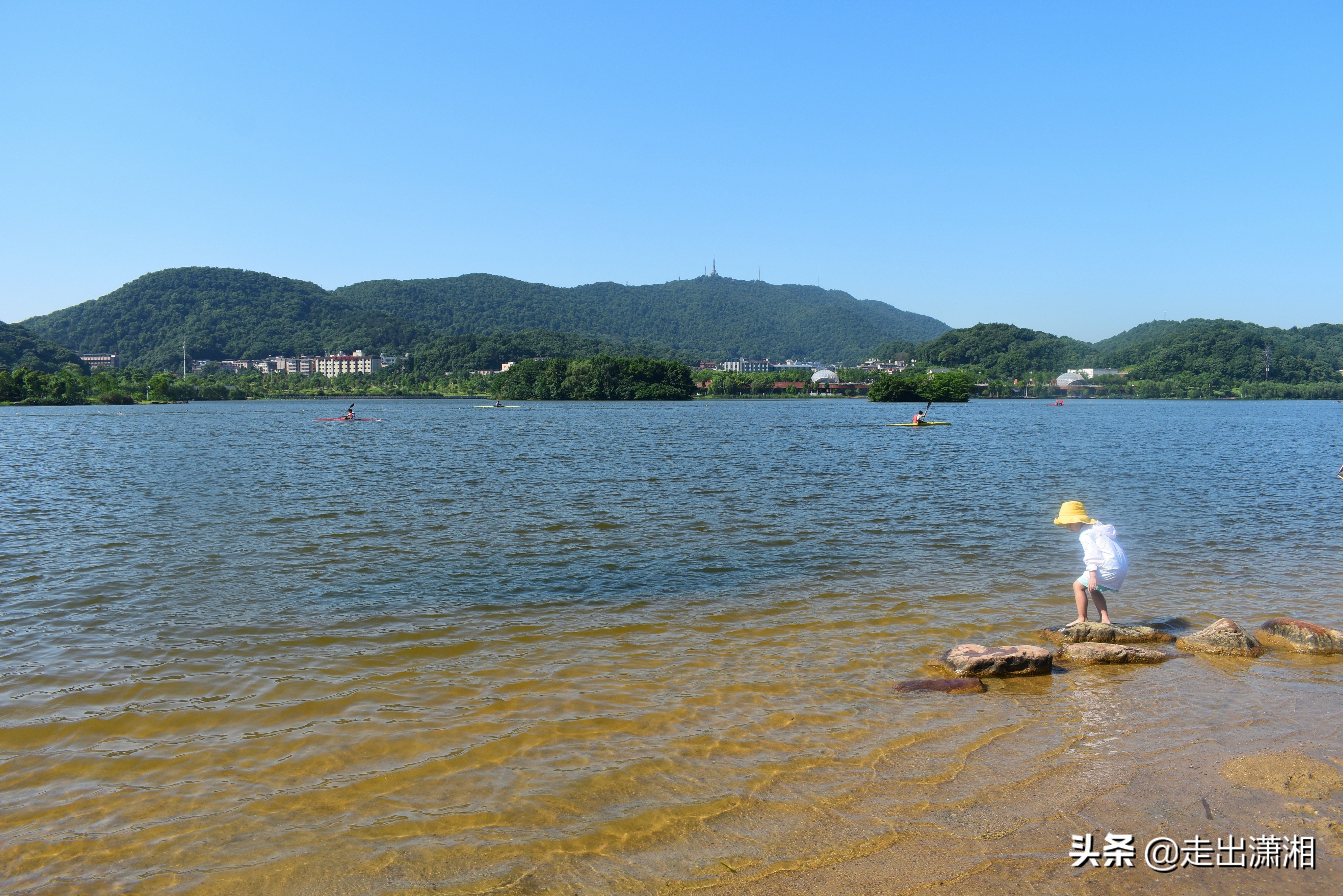 长沙也有一个“西湖”，就在岳麓山下，小孩来了就不想走