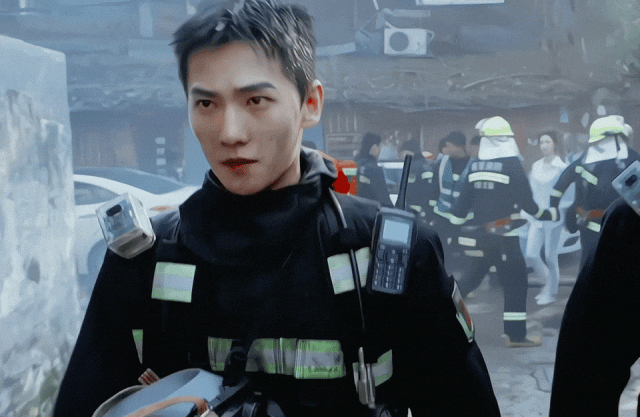 首播7集破7亿评分9.7,杨洋迪丽热巴同是天涯沦落人