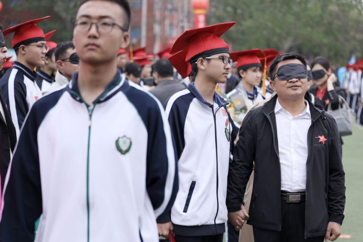 热衷于搞社团的雅礼中学，共有78人考进清北，和衡中形成鲜明对比