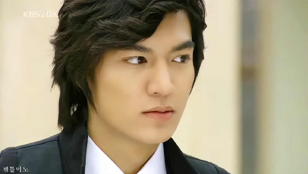 2014春晚李敏镐 李敏镐春晚唱歌视频-世界十大百科