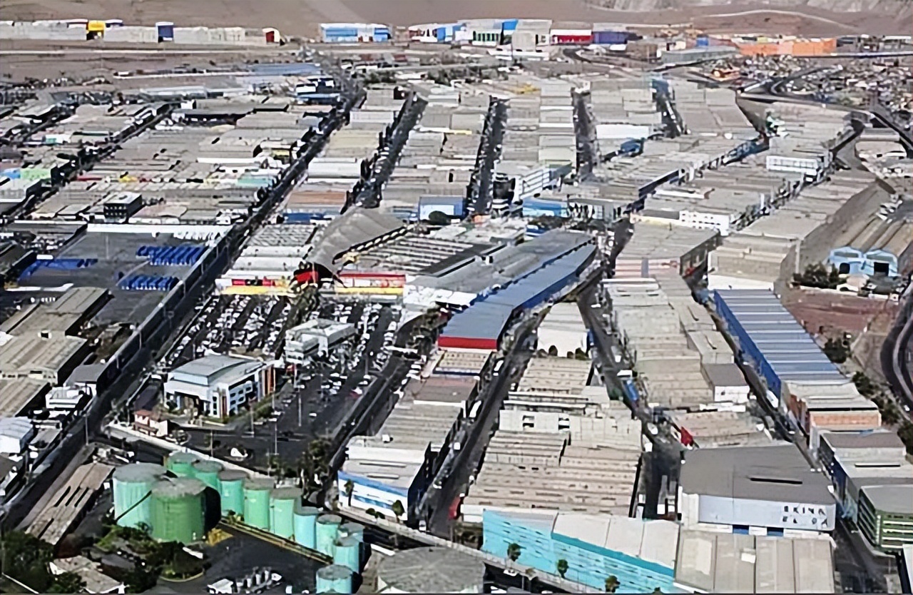 太平天国失败后，残部逃亡到此国，现有20万华人，还讲着广东话