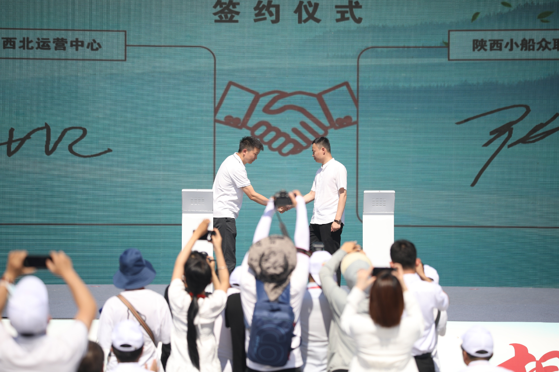 小船供应链签约京东科技集团,董事长张晓刚受到市县表彰