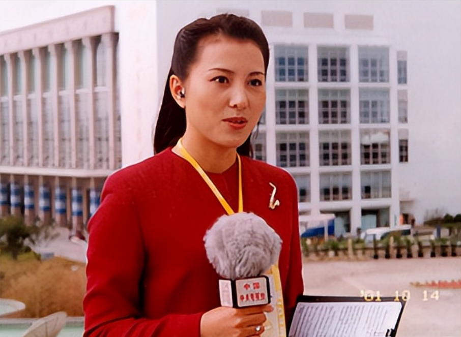 梦桐：曾因没钱买服装遭嘲讽，在央视工作25年，如今46岁活成这样