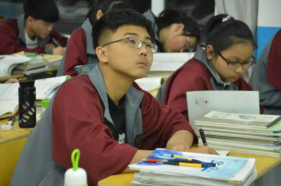 网课还没结束，某高中生用“海清语录”表白老师，评论区笑不活了