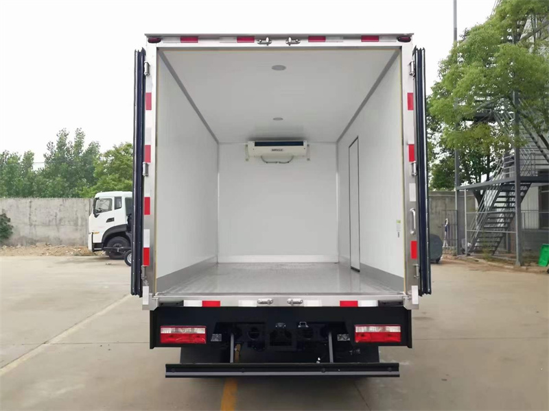 续航超600公里的新能源冷藏车：吉利4.2米绿牌冷藏车