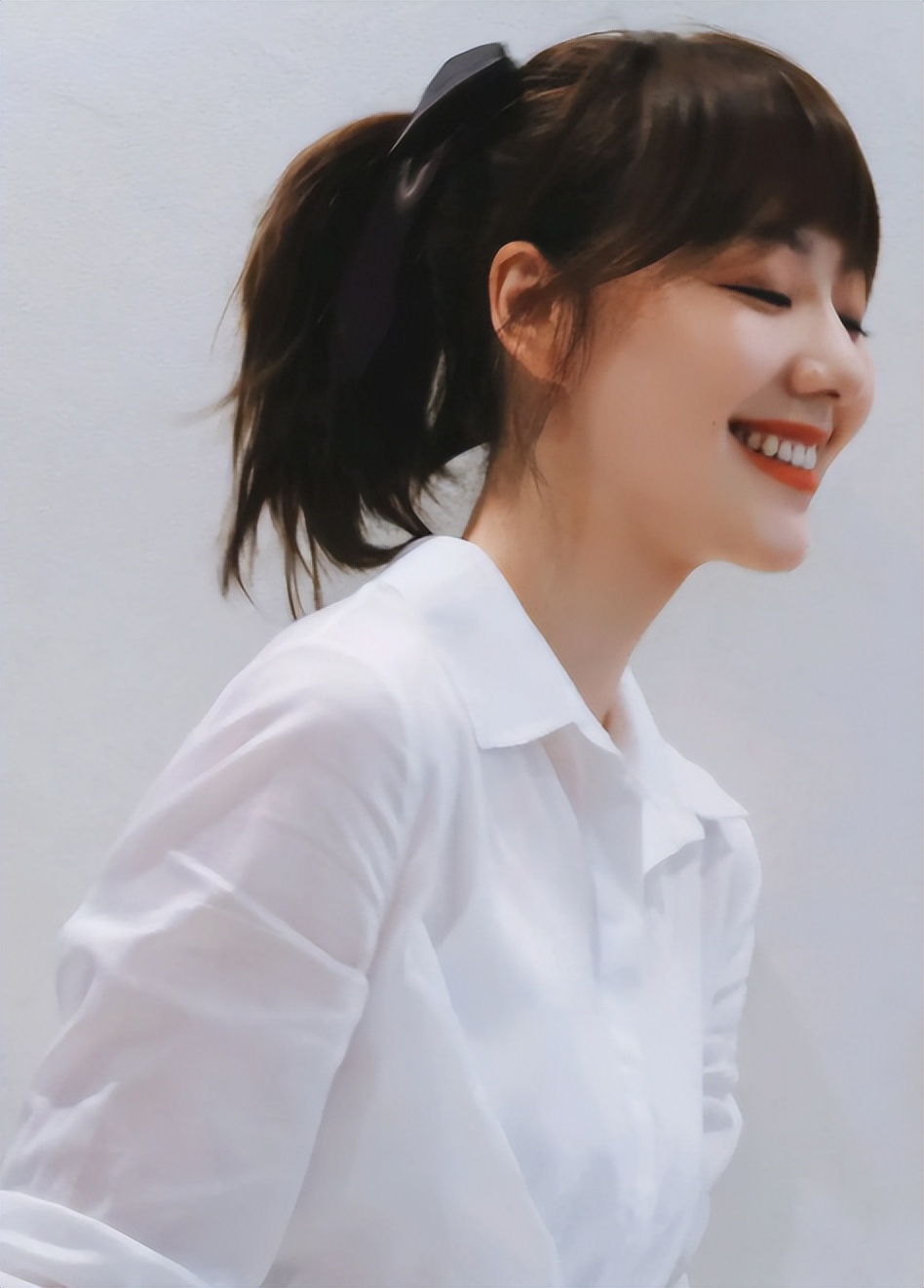 央视主持人王冠:和曹可凡传绯闻,两次从央视消失,38岁仍未婚