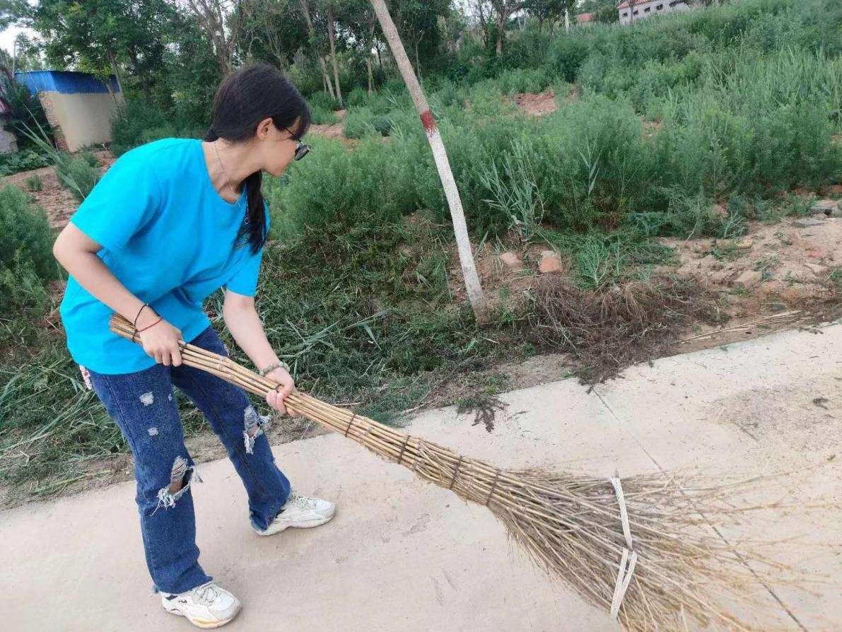 山理工“文心绘龙”实践团：立体墙绘初显规模，关心乡村留守现状