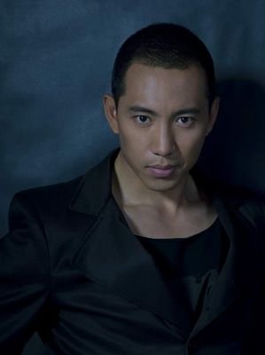 对,在孤狼b组六位队员中只有饰演主角庄焱的谷智鑫戏外不是真正的军人