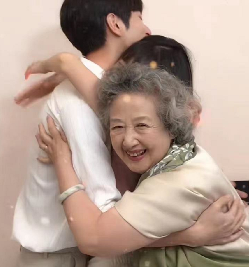 论真正拥有“微笑眼”的奶奶只服这6位，有人83岁还在演戏的路上