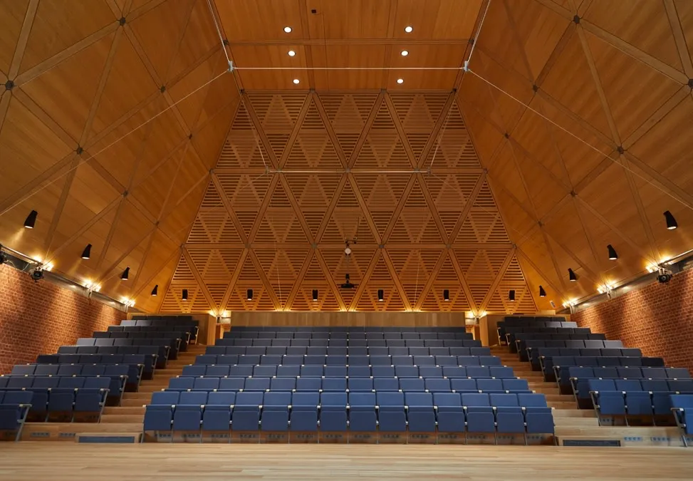 英栋捷报｜一张“名副其实的黄金门票”- 国王学院学校