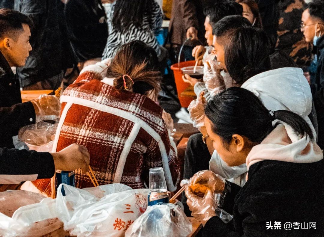 珠海最著名美食一条街（越来越火爆，你没见过的网红夜市）