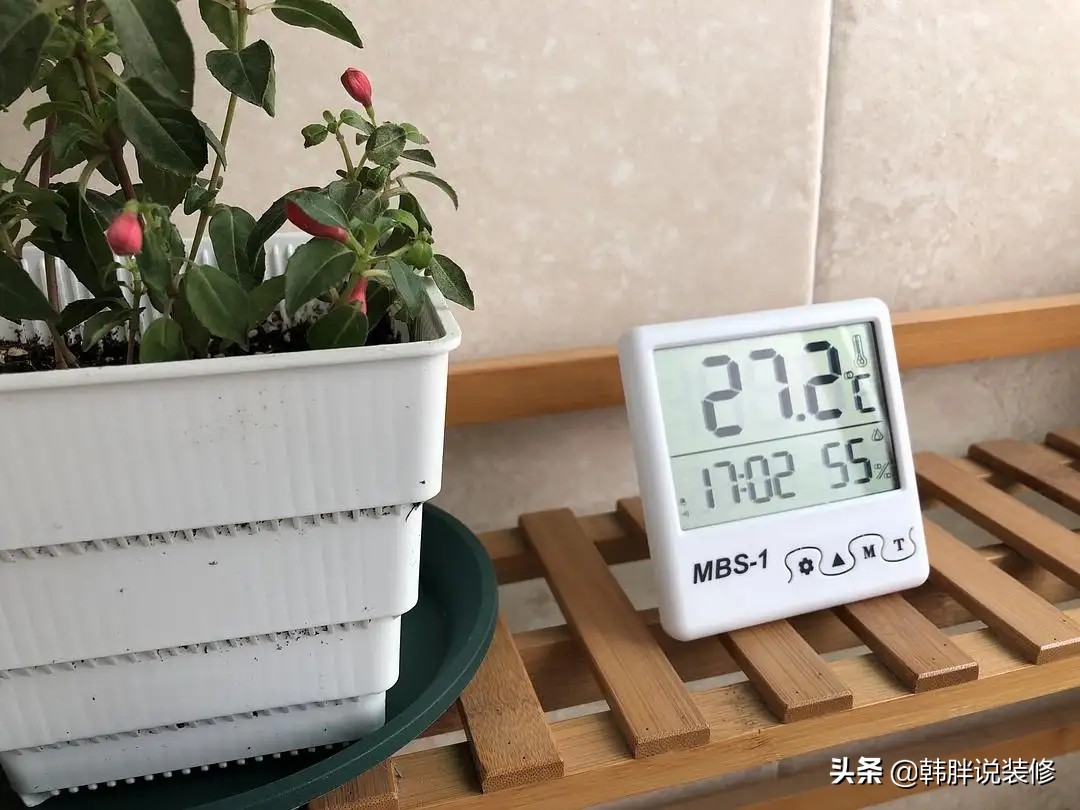 客厅阳台是打通好，还是装推拉门好？看完优缺点，你心里就有数了