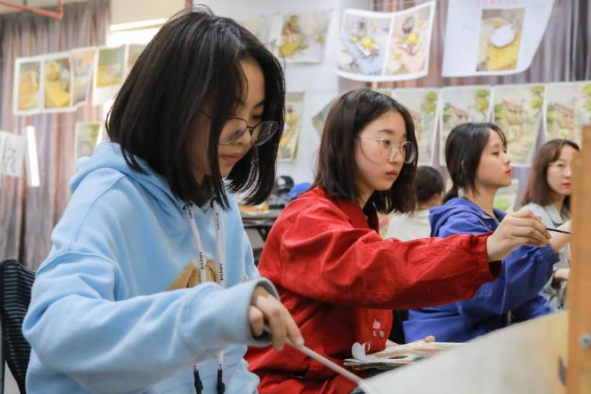 美术考试考生自画像惊艳众人，本以为满分，老师看完直接给了0分