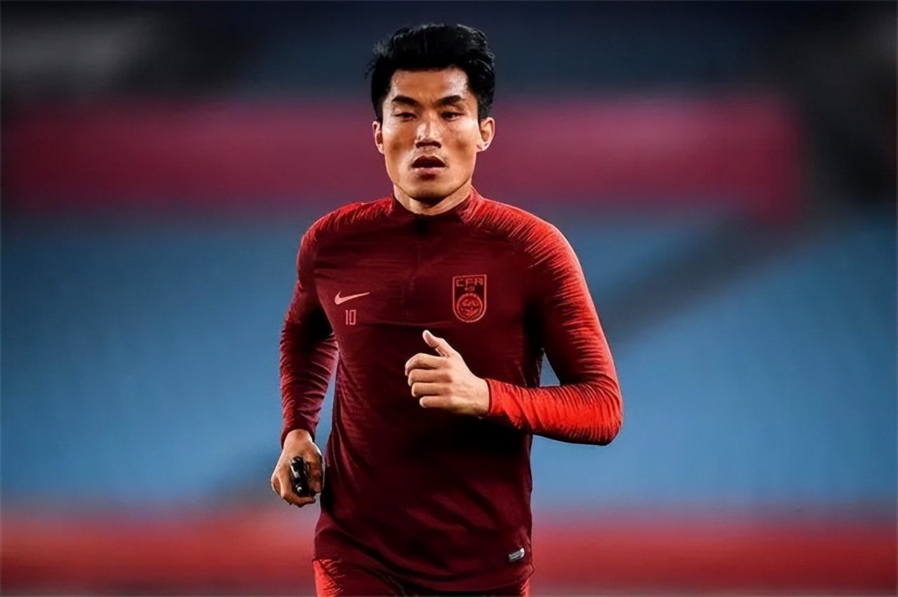 郑智妻子邵娜生日("双冠王"郑智年薪1900万,娶小7